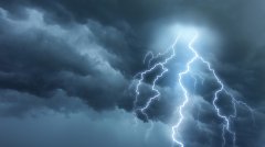 美国15岁少年树下躲雨遭雷击 奇迹生还